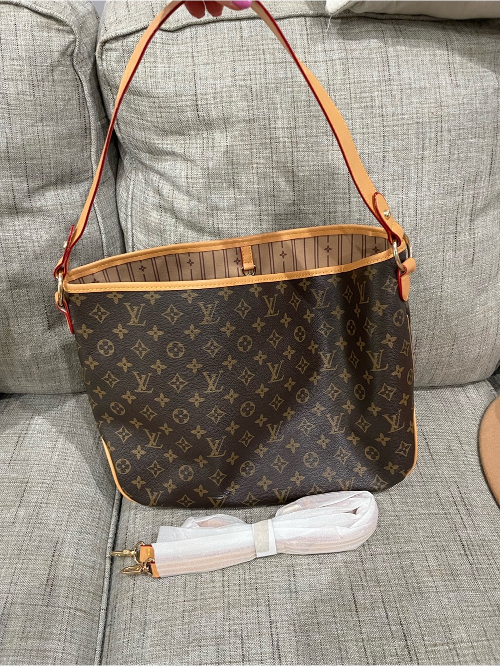 Louis Vuitton knock-off Monogram Canvas Shoulder Bag - Picture 2 of 16